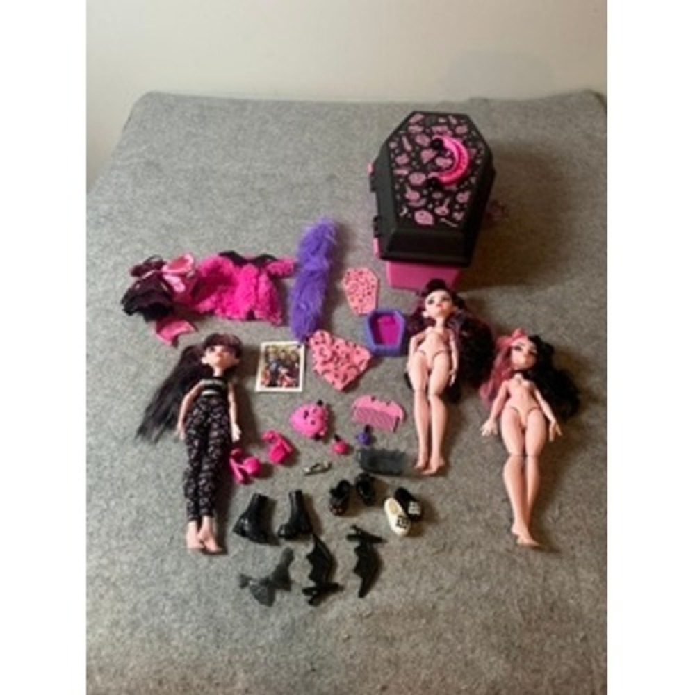 Monster High 3 Draculaura Dolls Lot with Coffin Locker Case and Accessories